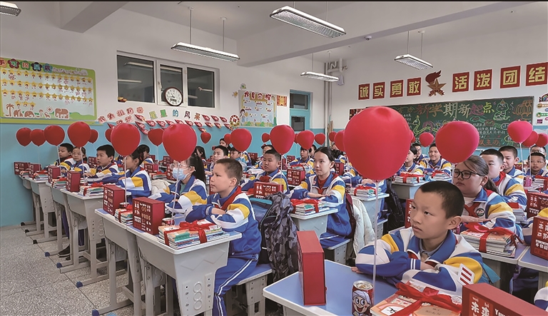 16余万名中小学生拥抱新学期