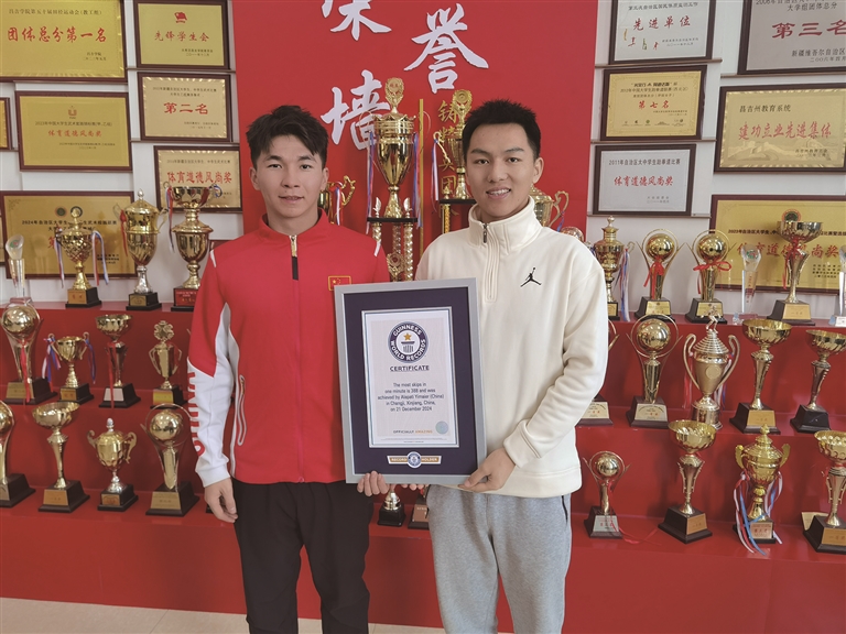 1分钟跳绳388次 昌吉学院学生打破吉尼斯世界纪录