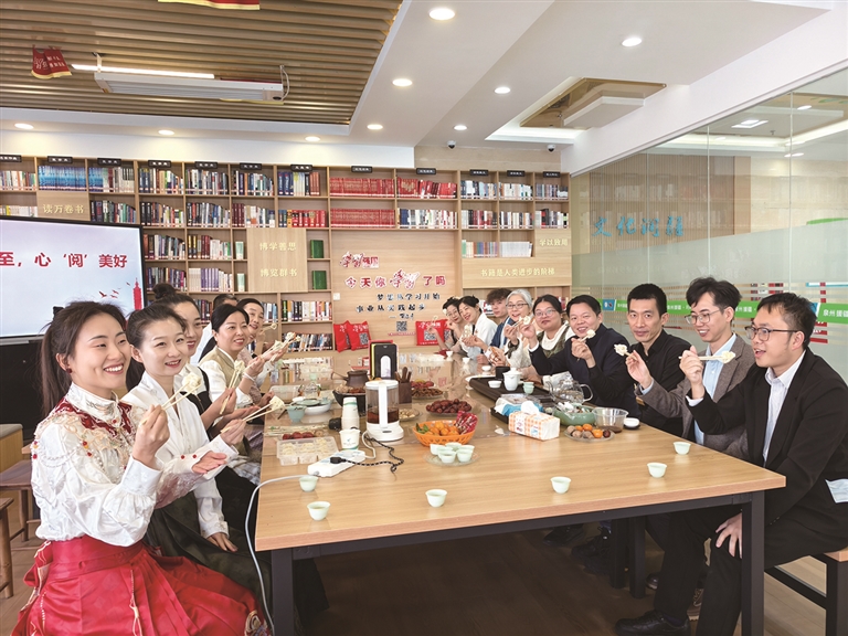 新医大一附院昌吉分院举办围炉煮茶读书分享会