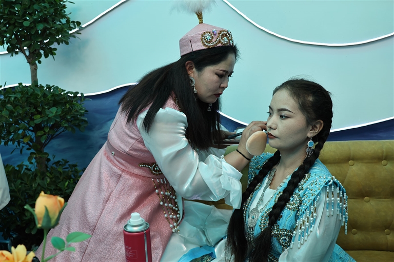 文化援疆|宁德分指挥部联合呼图壁县妇联举办美丽巾帼行活动